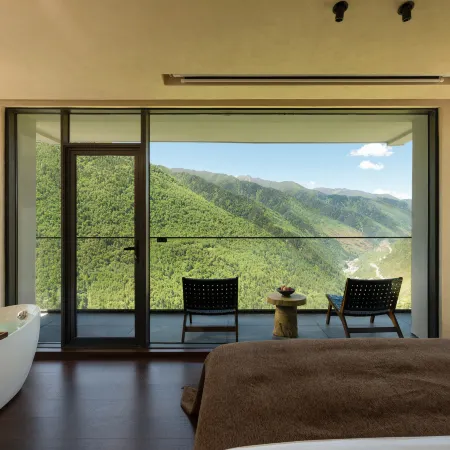 Cloudrest Moon Cliff Lodge