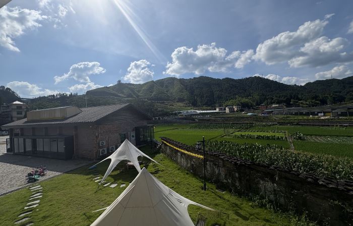 Zhouwei Lodge