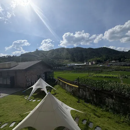 Zhouwei Lodge