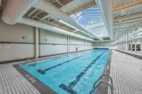 Cozy 2BR2BA Downtown Vancouver/Pool/HotTub/Parking - プール