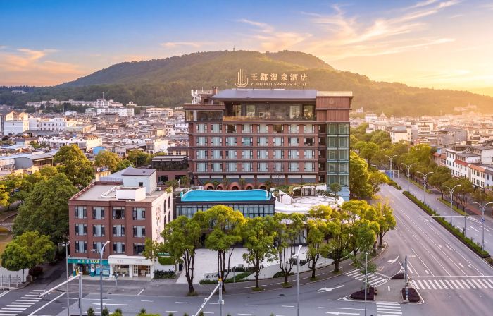 Yudu Hot Spring Hotel (Tengchong Sanqiao Square)