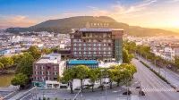 Yudu Hot Spring Hotel (Tengchong Sanqiao Square) - Parking