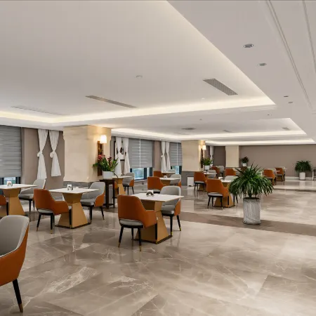 Rezen Huanxi Hotel (Huangchuan Sports Center Branch)