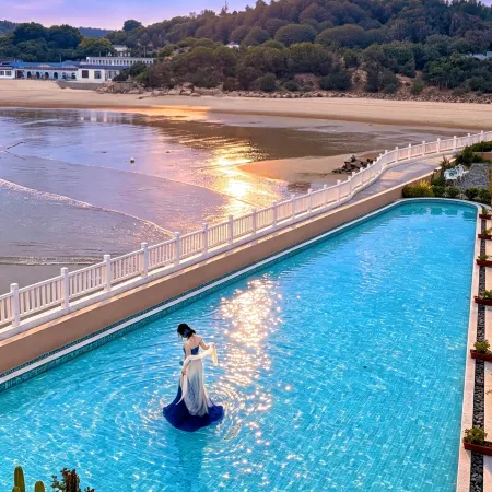 Dazzling·Yueqinhai Resort