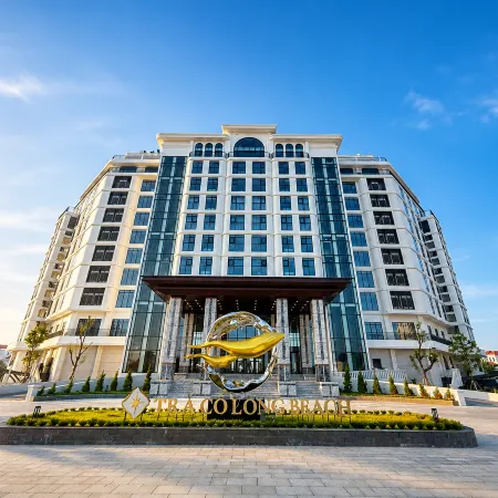 Tra Co Long Beach Hotel & Resort