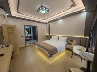 Deqin Xincheng Yujv Homestay - Inns