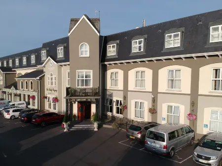 Lady Gregory Hotel, Leisure Club & Beauty Rooms Отели рядом с достопримечательностью «Замок Дангвайр»