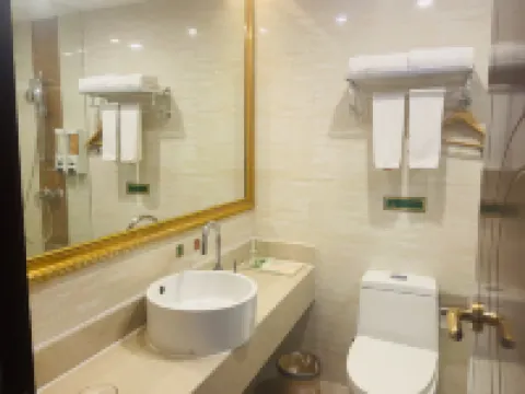 維也納國際飯店（佛山南海萬科廣場千燈湖店） 望湖橋附近的飯店