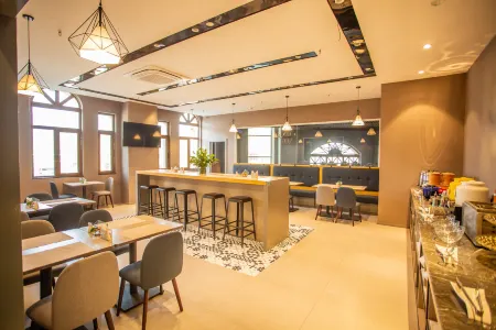 Homeinn · neo (Horqin Left Rear Banner Ganqika Railway Station) Отели рядом с достопримечательностью «Больница Монтхен, Тунг Чу»