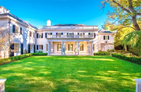 Shanghai hi time holiday home party villa Отели рядом с достопримечательностью «Shanghai International Studies University (Wenxiang Road)»