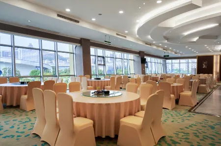 Shihong Hotel Отели рядом с достопримечательностью «Ningde Normal University (South to Ningde Customs Anti-smuggling Bureau)»