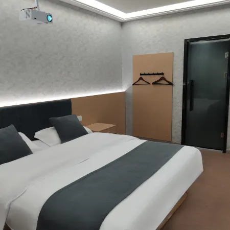 Ninghai Baohuang Business Hotel