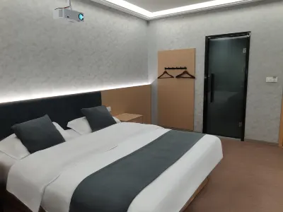 Ninghai Baohuang Business Hotel Hotels near Hengshan Island