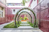 Mussel Theme Hotel (Huayuanqiao Subway Station)