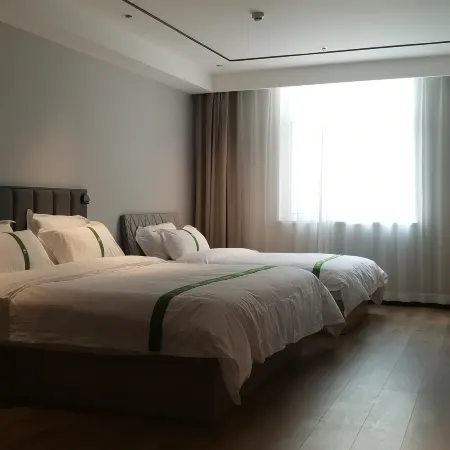 GreenTree Inn Express Hotel (Jinan Pingyin County Ginza Mall Store)