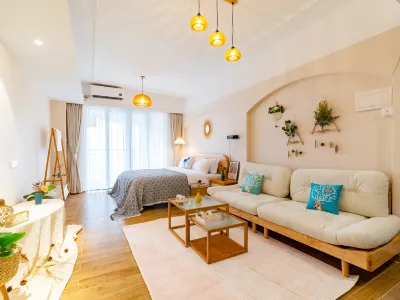 Beihai Huarong Apartment Hotels in Guantouling National Forest Park/Golf Leisure Area