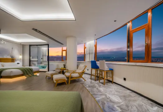 泊岸深華·江景度假酒店（西雙版納景洪告莊西雙景星光夜市店）