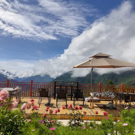 Danba Yunting Time Inn (Jiaju Village No. 5 Observation Deck Store)