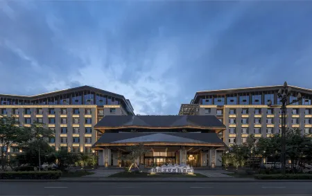 Changbai Mountain Pureland hot spring Resort Hotel Отели рядом с достопримечательностью «Meiren Songyuan (North Gate)»
