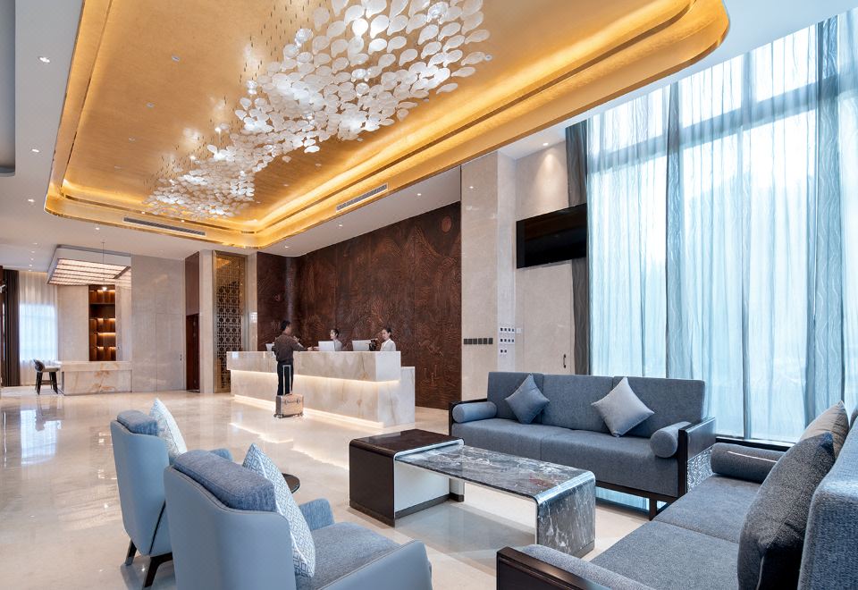 사처 징안로 렌조이 호텔의 현대적이고 고급스러운 로비 전경