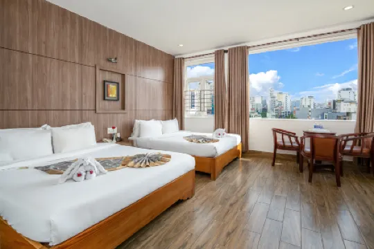 Valencia Da Nang Beach Hotel Отели рядом со станцией Đà Nẵng Railway Station