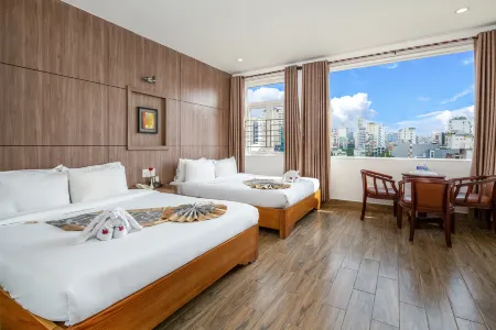 Valencia Da Nang Beach Hotel Отели рядом с достопримечательностью «Cao Dai Temple»
