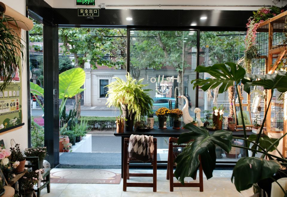 The indoor garden area features a room with large windows and plants in the middle on top at CITY PARK HOTEL