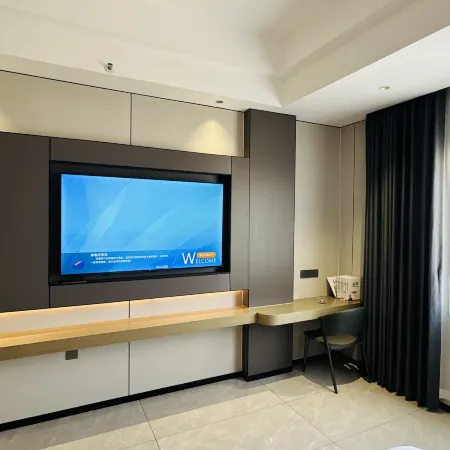 Ruixiang Hotel (Wuchuan New World Plaza Branch)