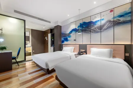 7 Days Hotel (Shenzhen Science Park Metro Station Vientiane World)