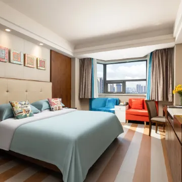 Linyi Ronghua Hotel (People's Square Railway Station)