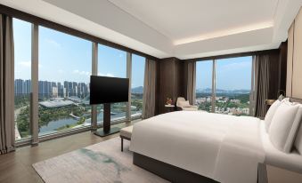 Crowne Plaza Jiangmen Binjiang (Yuanshan Lake)