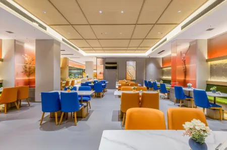 Veris International Hotel (Guiyang Huaxi Mei's Guobinfu) Отели рядом с достопримечательностью «Confucious Academy»