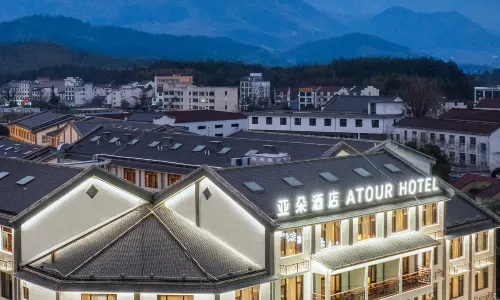 九華山風景區佛光大道亞朵飯店