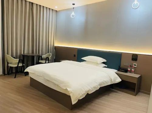 Xinlong Hotel, Dongfang - parcheggio