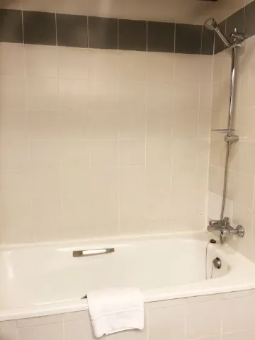 ห้องดีลักซ์ เตียงใหญ่ 1 เตียง