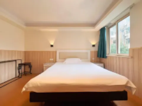 The Haixiang Inn. Shanghai Hotels near Linping Road Station