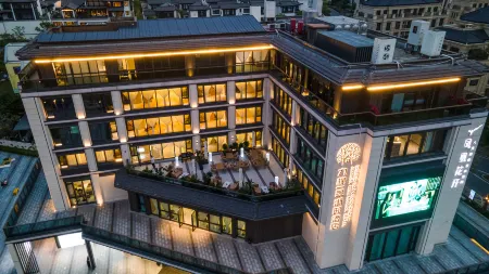 Zhuhai Jiuchuan Cuihu Hotel Отели рядом с достопримечательностью «Zhuhai Branch of Beijing Normal University Dormitory»