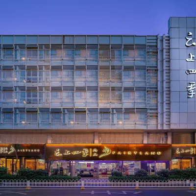 Fairyland Premium Hotel (Kunming Tuodong Sports Center Tangzixiang Metro Station) Отели рядом с достопримечательностью «Конгресс-центр Kunming Hall»