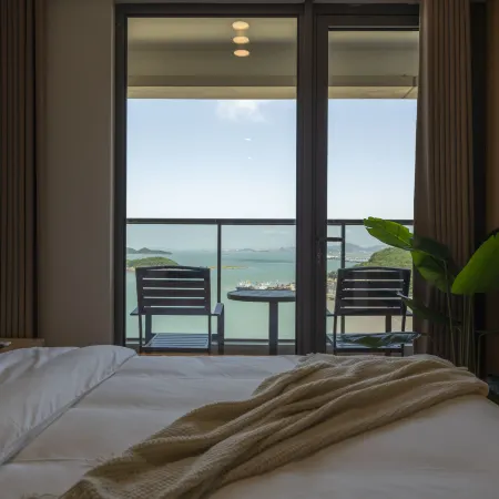 Lanxu·Sunset Seaview Vacation Bed and Breakfast (Zhujiajian Poly Zizaihai Branch)