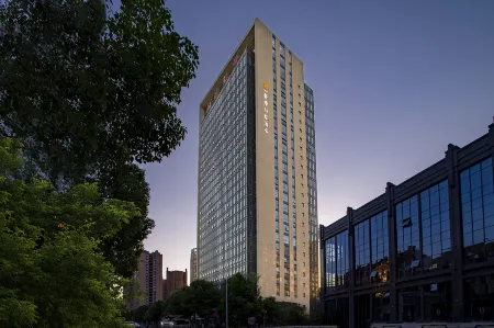 Jinhui Impression Hotel (Guangyuan Wanda Plaza Government Affairs Center) Отели рядом с достопримечательностью «Guangyuan Wetland Park»