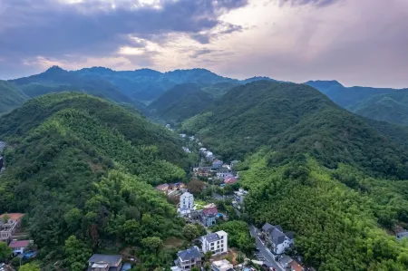 Moganshan Bushi Homestay Отели рядом с достопримечательностью «Sun Observation Platform»