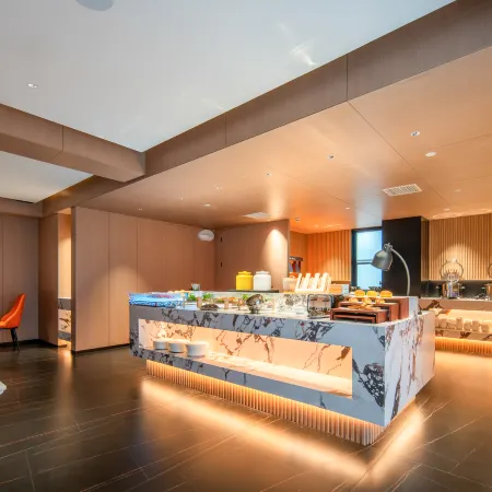 Rezen Hotel (Xinxiang Municipal Government East Railway Station)