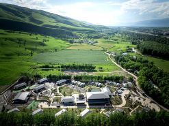 リゾートファームステッド(那拉提河谷草原)