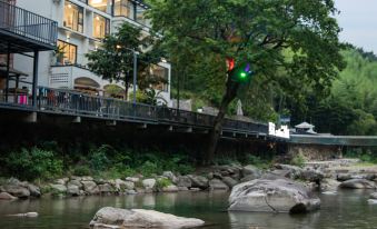 Xiamo Mountain Residence · Swimming Pool · Streamside  Designer Family Forest Hideaway