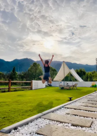 Senduo·Tonglu Designer Vacation Stay DB&B Отели рядом с достопримечательностью «Chuiyun Tongtian River»