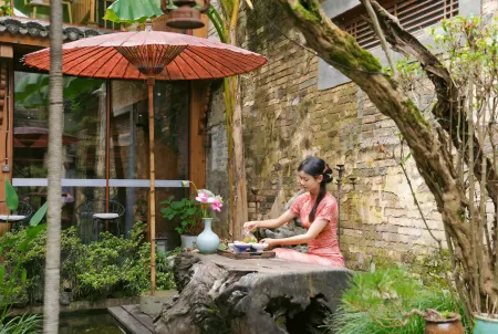 IMMERSING HuanChun Resort Hotel Отели рядом с достопримечательностью «Cheng's Miyake»