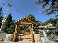 鹿山居（楊樹溝風景區店） 鄰近皮定均旅烈士墓的酒店