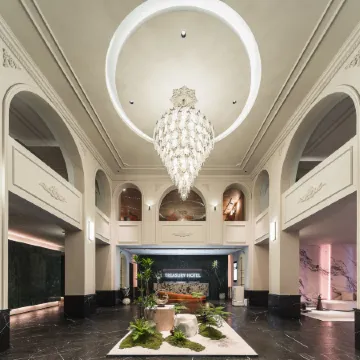 Shanghai People's Square Nanjing East Road Pedestrian Street Treasury Hotel