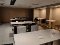 Jifen Qingchen Hotel (Yongkang Jiuling West Road Baolong Plaza)