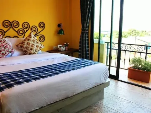 ห้องมาตราฐานเตียงใหญ่มีระเบียง